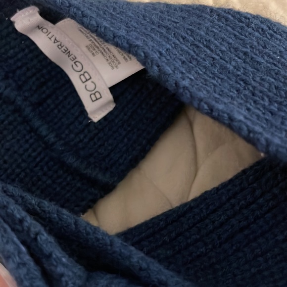 BCBG Winter Head Band - Picture 2 of 4